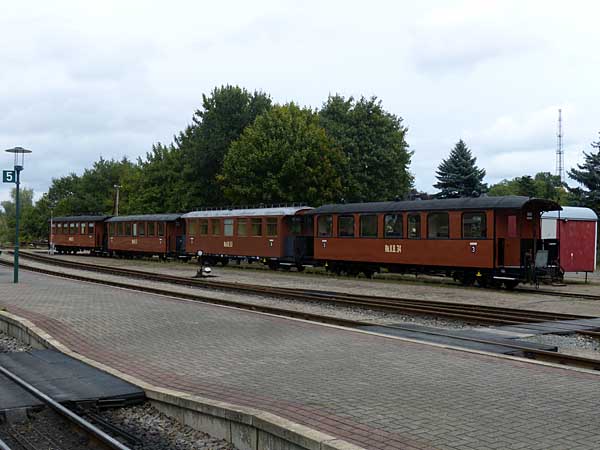 Historische Reisezugwagen der RüKB