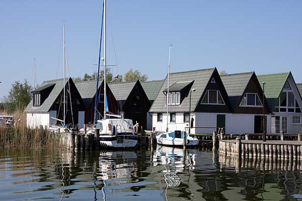 Bootshäuser am Bodden in Ahrenshoop