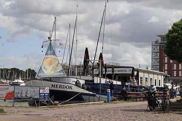R&auml;ucherfischkahn am Hafen Barth