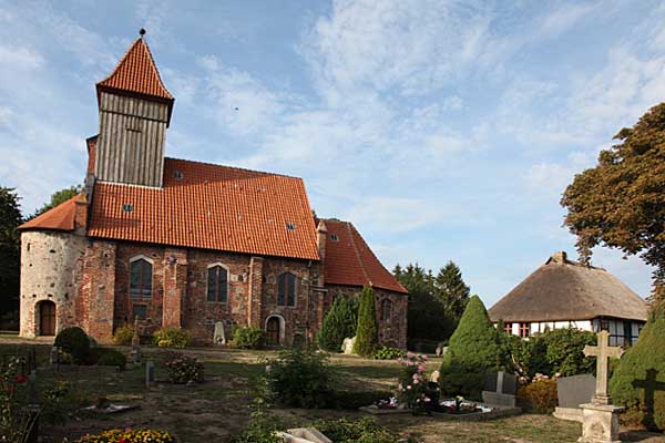 Middelhagen - Kirche und Schulmuseum