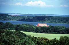 Blick über Schloß Spyker nach Arkona