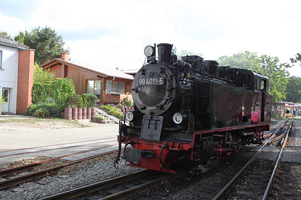 99 4011 im Bahnhof Göhren