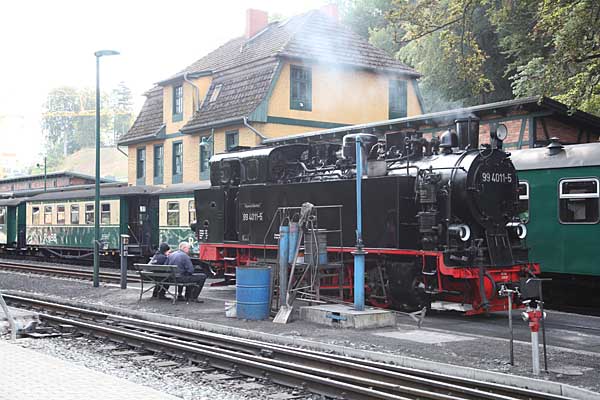 99 4011 im Bahnhof Göhren