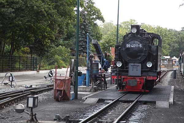 99 4011 im Bahnhof Göhren