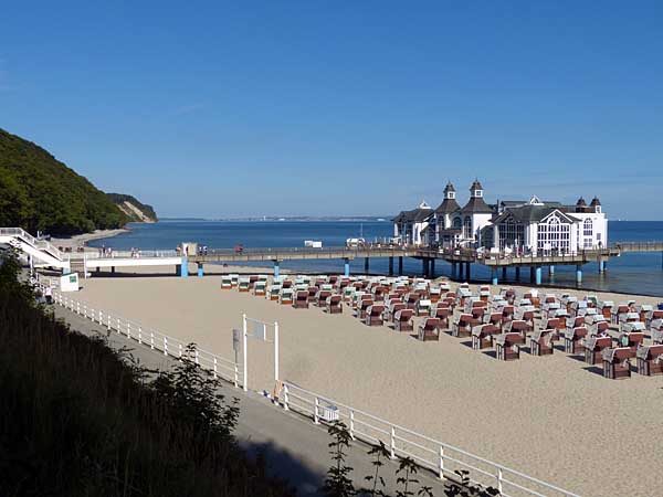 Strand an der Seebrücke in Sellin