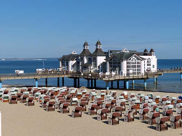 Strand an der Seebrücke in Sellin