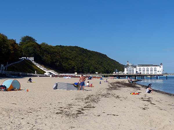 Strand an der Seebrücke in Sellin