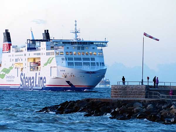 Fähre in Warnemünde
