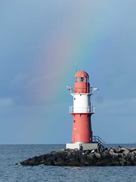 Regenbogen und Leuchtturm Ostmole