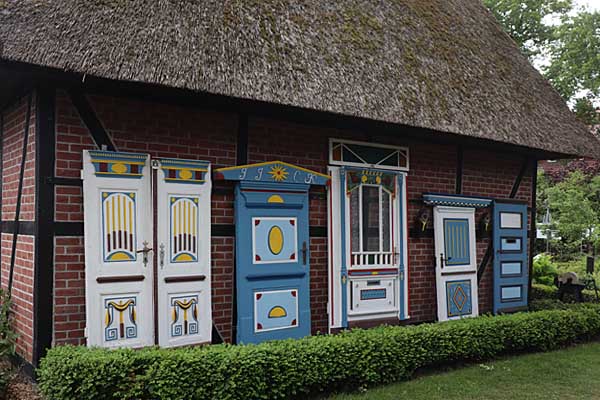 Holzüren im Heimatmuseum Zingst