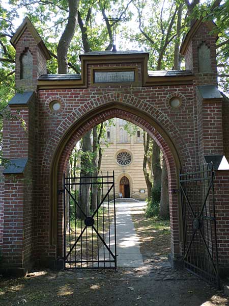 Zugang zur Peter-Pauls-Kirche