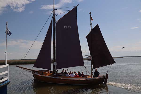 Zeesboot im Zingster Hafen