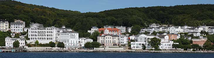 Sassnitz auf Rügen von See her gesehen